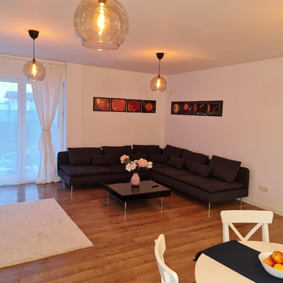 Galaxy Residence Villa โอโตเปนี ภายนอก รูปภาพ