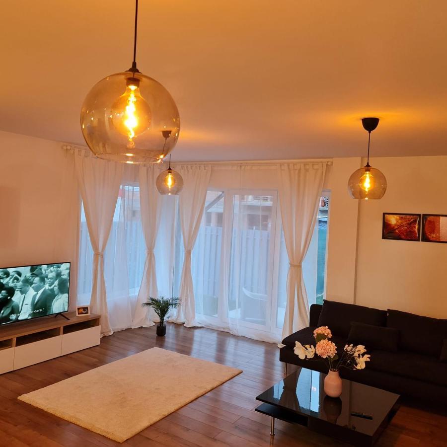 Galaxy Residence Villa โอโตเปนี ภายนอก รูปภาพ