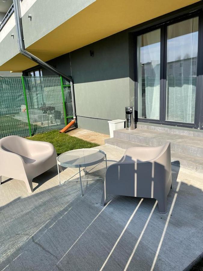 Galaxy Residence Villa โอโตเปนี ภายนอก รูปภาพ