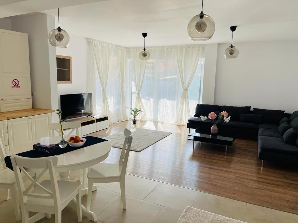Galaxy Residence Villa โอโตเปนี ภายนอก รูปภาพ