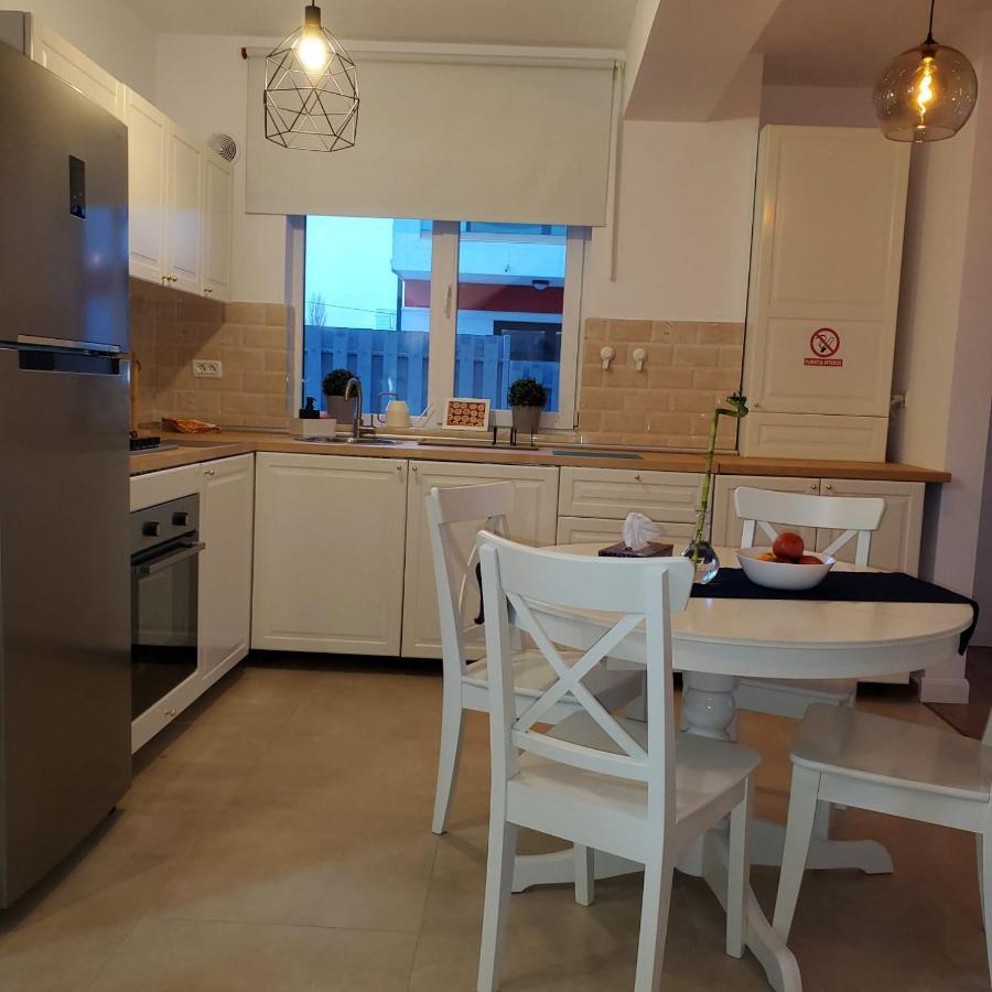 Galaxy Residence Villa โอโตเปนี ภายนอก รูปภาพ
