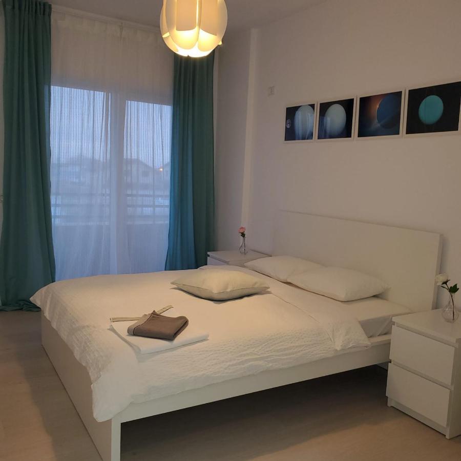 Galaxy Residence Villa โอโตเปนี ภายนอก รูปภาพ